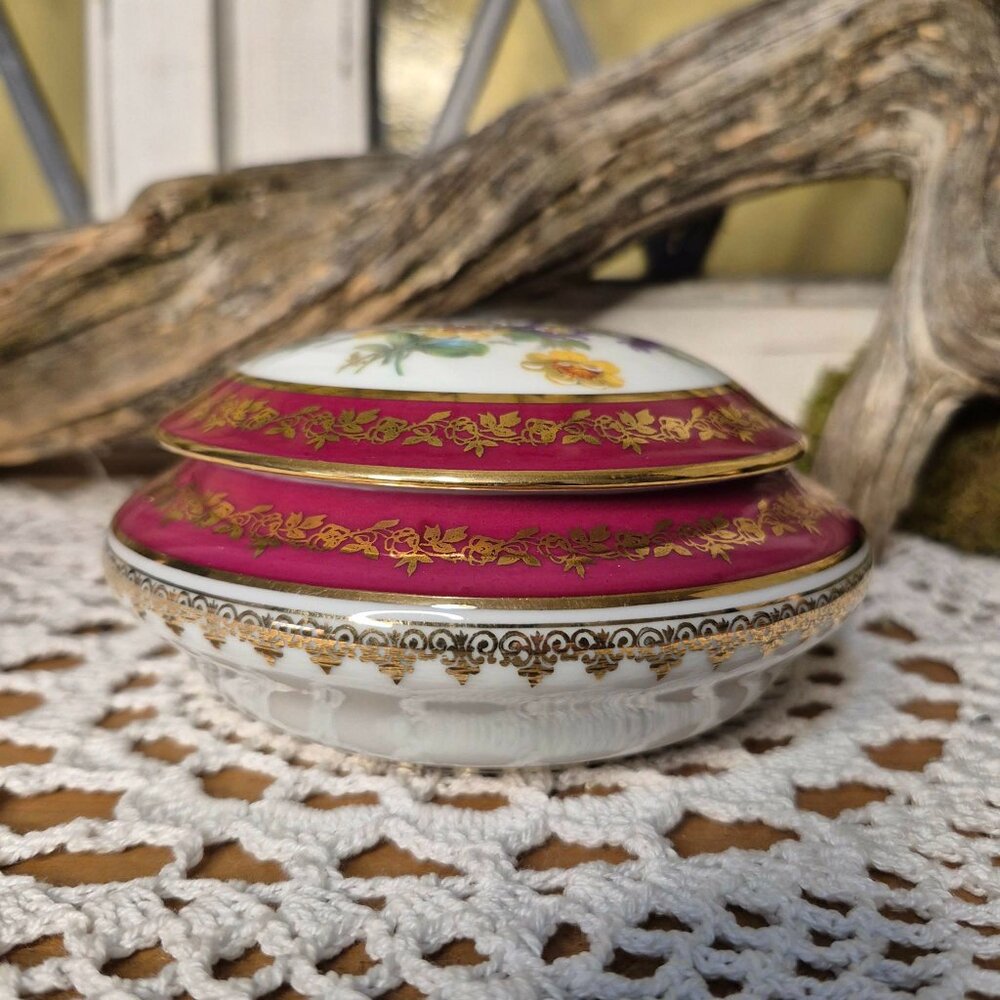 Vintage Limoges Porcelain Round Fushia Pink & Gold Trinket Box - Picture 3 of 10